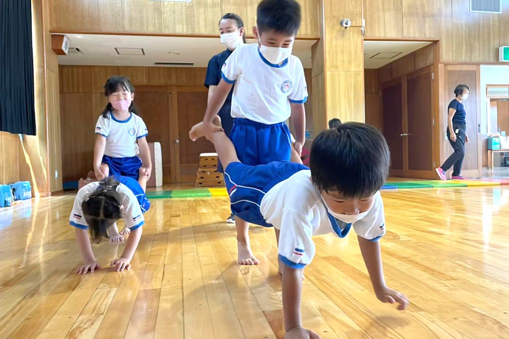 幼児期は、・からだを思いのままに動かす力・からだの動きを調整しながら運動する力を身につける時期です。