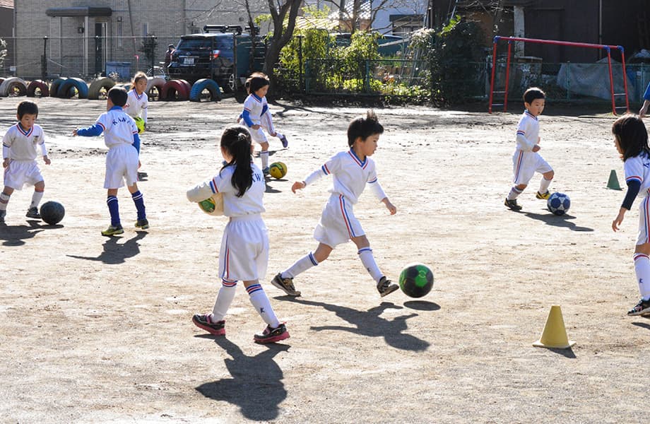 合宿・集中練習・試合などに参加して、技術レベルの大きな向上をはかります。年に1回「カワイカップ」を開催します。<