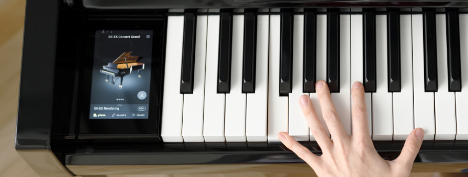 ピアノ演奏に集中できるデザインと直感操作<br />
カラー液晶タッチパネル