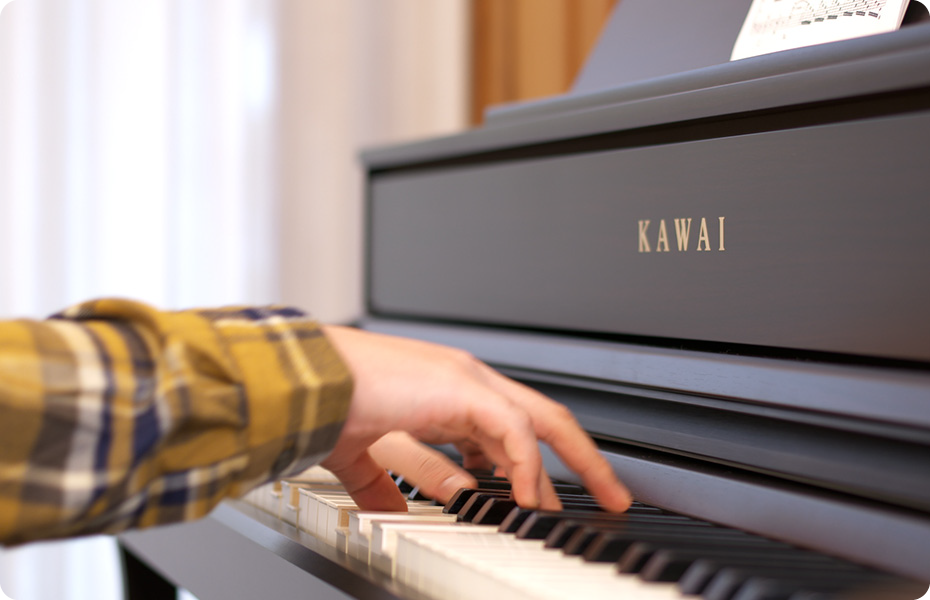 指と鍵盤でおこる全ての挙動を忠実に再現するカワイの木製鍵盤