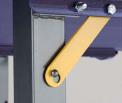 簡単な操作で使用時の衝撃による脚部の折りたたみを防止します。