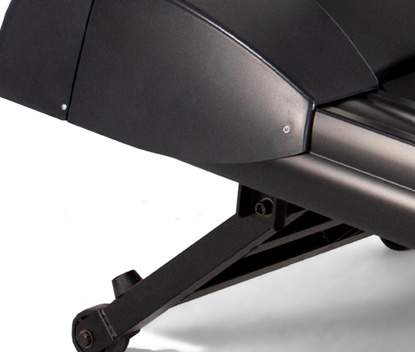 最大傾斜20％のインクラインは本格的な上り坂トレーニングを可能にしました。