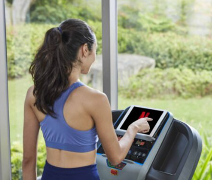 タブレットやスマートフォンなどの端末を使うことで@ZONEやZWIFT RUNを使用することが可能になります。<br />
※タブレット、スマートフォンは販売しておりません。